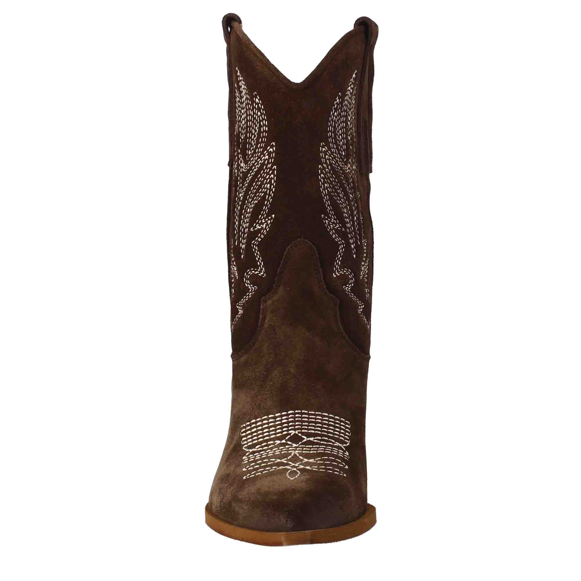 Women's low Texan boots in dark brown suede with embroidery.