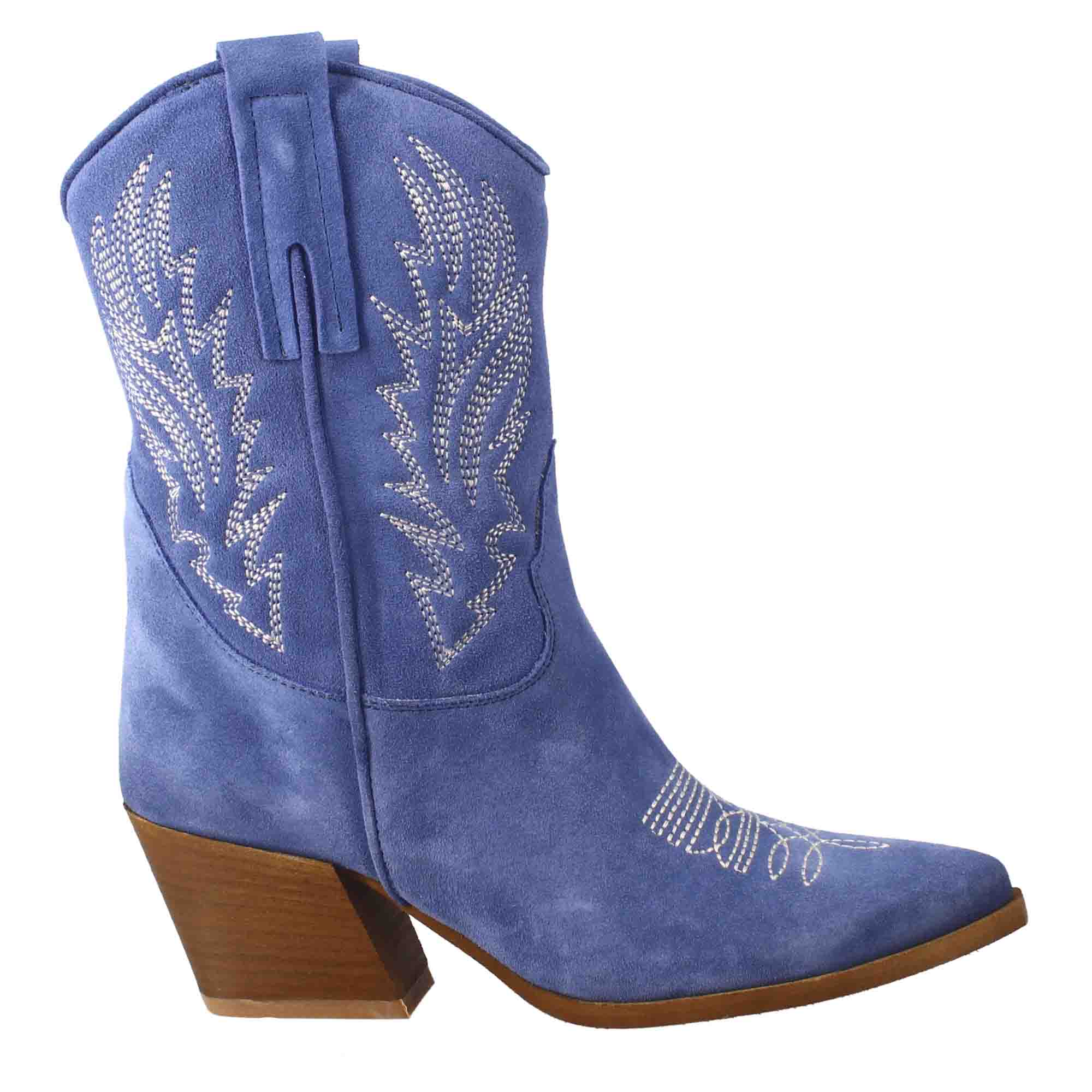 Texan women's ankle boot in light blue suede with embroidery.