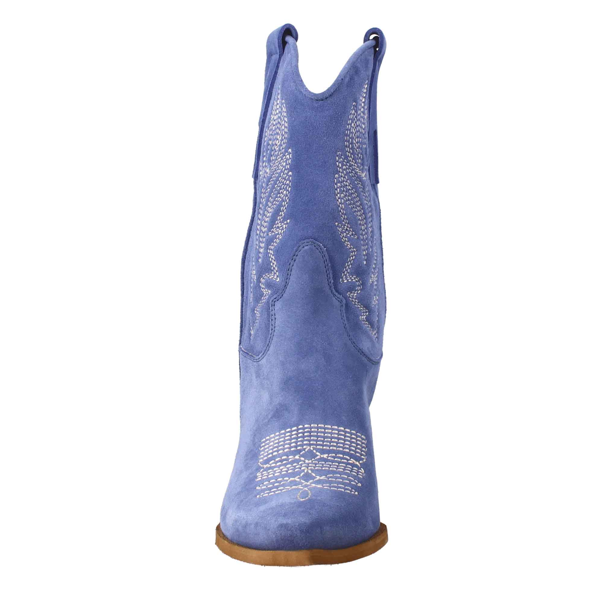 Texan women's ankle boot in light blue suede with embroidery.